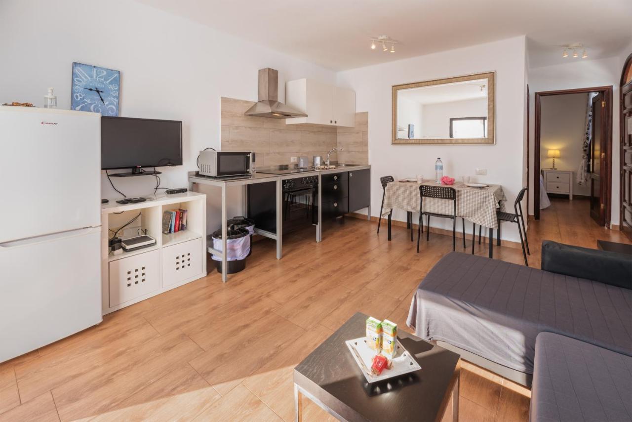 Gibshouse Megan Apartment ปูแอร์โตเดลคาร์เมน ภายนอก รูปภาพ